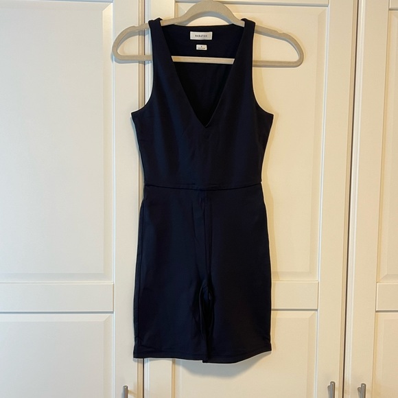 Aritzia babaton contour v neck romper - Picture 2 of 4